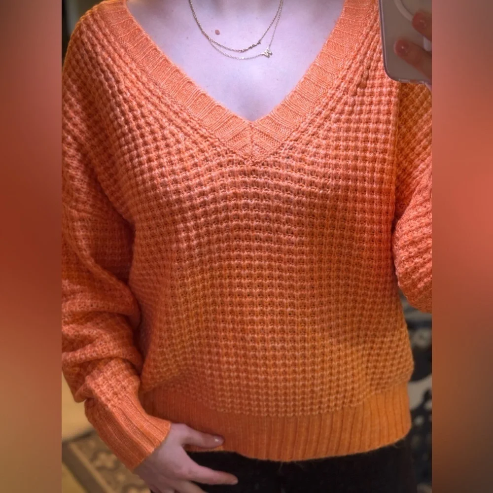 M • American Eagle  • Whoa So Cozy Waffle V-Neck Oversized Sweater - Picture 3 of 9
